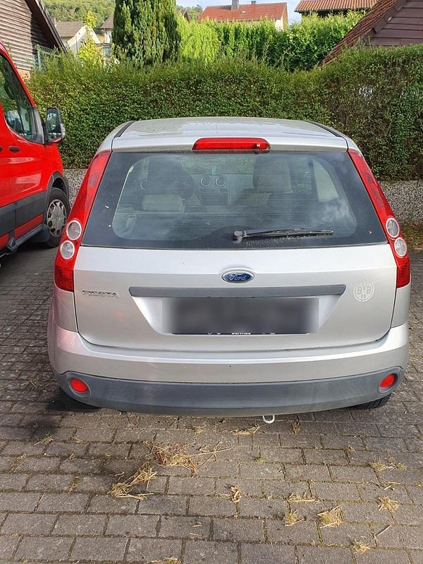Silber Gebraucht 2006 Ford Fiesta Kleinwagen | 450 € (Guter Preis) - Bild 1/4