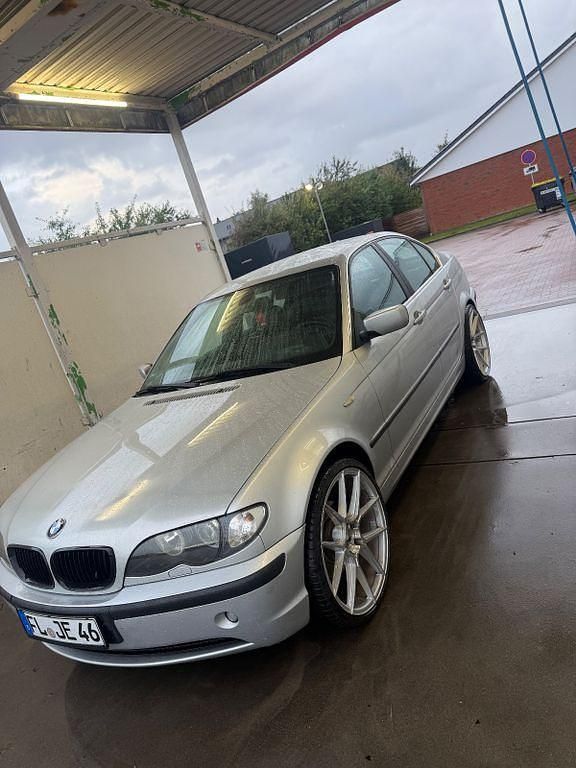 Silber Gebraucht 2003 BMW 325 M Sport Limousine | 6.990 € (Etwas zu teuer) - Bild 1/4