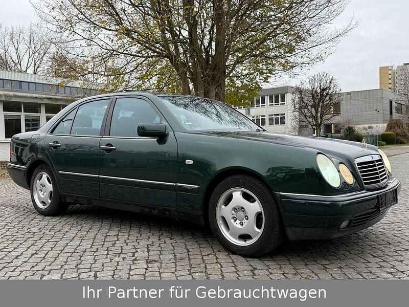 Gebraucht Mercedes E320 Avantgarde 224 PS (164 kW) 1998 Grün Limousine