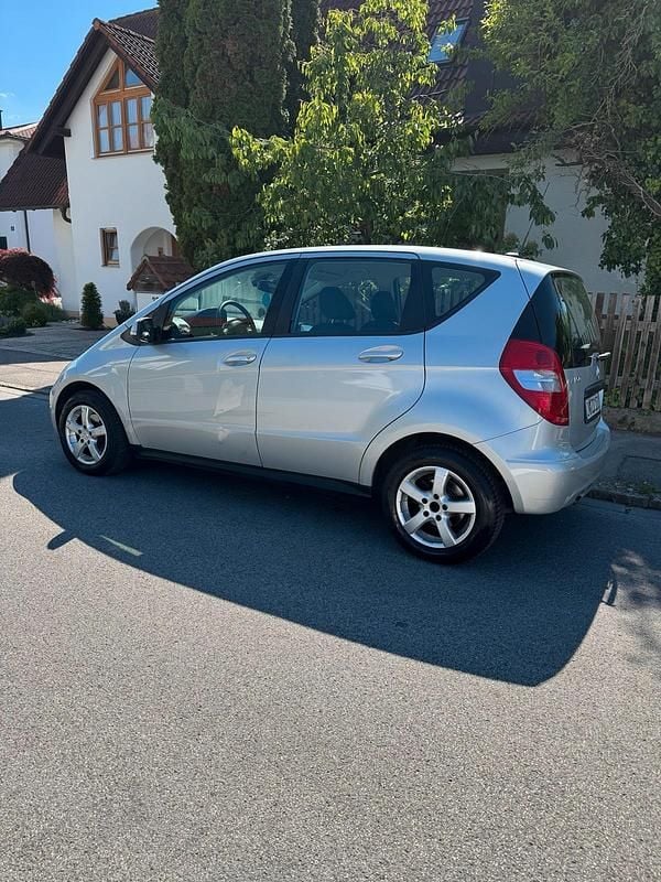 Silber Gebraucht 2009 Mercedes A150 Van / Kleinbus | 4.900 € (Fairer Preis) - Bild 1/4