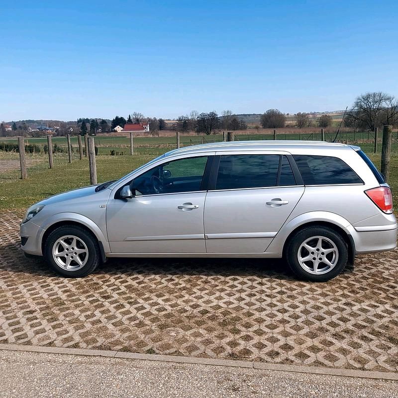 Gebraucht Opel Astra 140 PS (102 kW) 2008 Silber Kombi