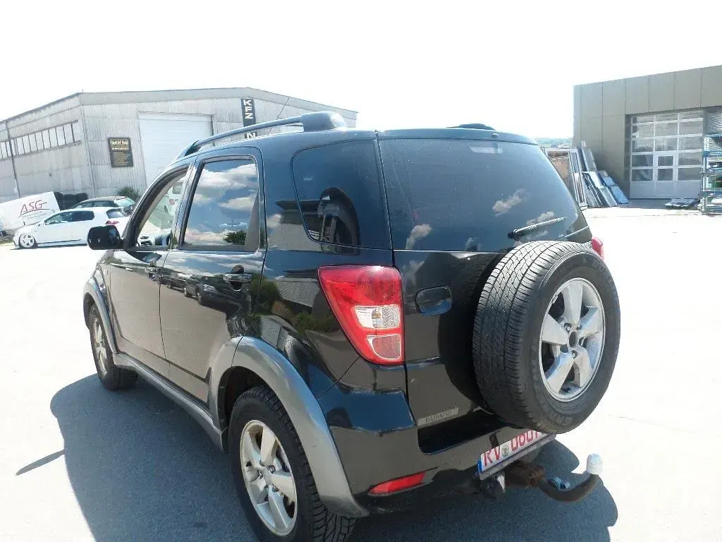 Second-hand Daihatsu Terios 105 CP (77 kW) 2007 Negru SUV