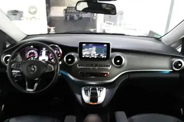 Gebraucht Mercedes V250 Avantgarde Edition 190 PS (139 kW) 2018 Flintgrau Van / Kleinbus