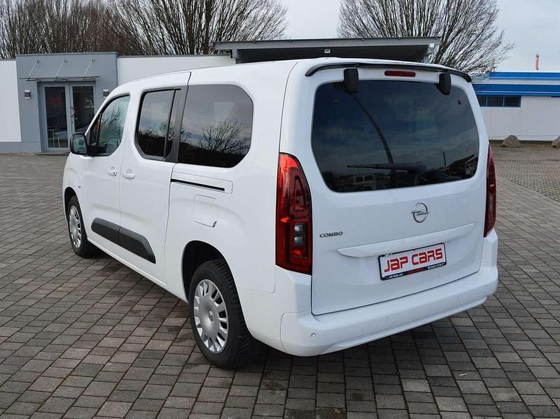 Gebraucht Opel Combo Life Elegance 131 PS (96 kW) 2022 Jadeweiß Van / Kleinbus