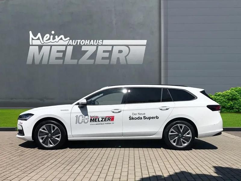 Gebraucht Skoda Superb Selection 150 PS (110 kW) 2024 Weiß (purity weiß) Kombi