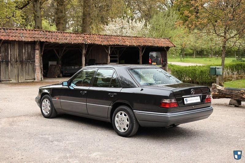 Gebraucht Mercedes E420 279 PS (205 kW) 1995 Schwarz Limousine