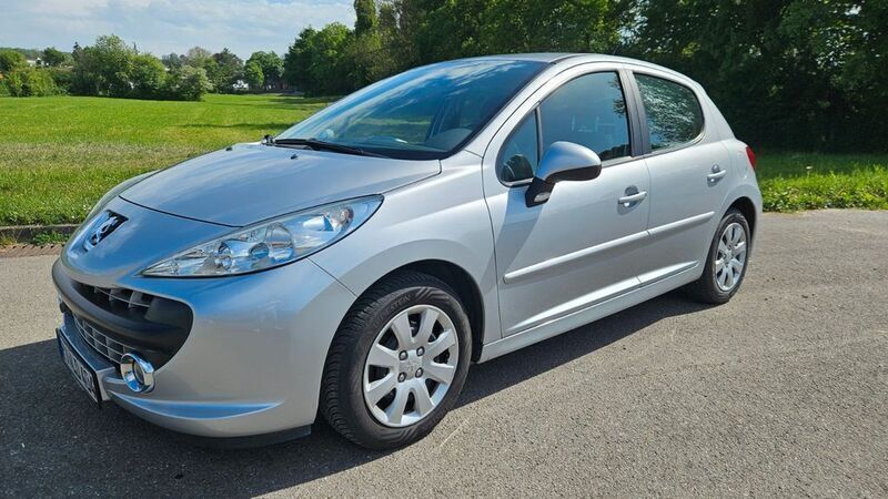 Silber Gebraucht 2011 Peugeot 207 Premium Limousine | 4.600 € (Guter Preis) - Bild 1/4
