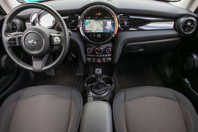 Gebraucht Mini Cooper Essential 136 PS (100 kW) 2023 Melting silver iii metallic Kleinwagen