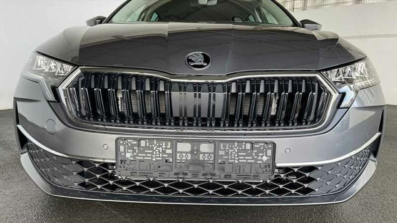 Gebraucht Skoda Octavia Selection 150 PS (110 kW) 2024 Grau / graphitgrau Kombi