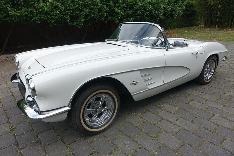 Weiß Gebraucht 1961 Corvette C1 Cabrio | 56.500 € - Bild 1/4