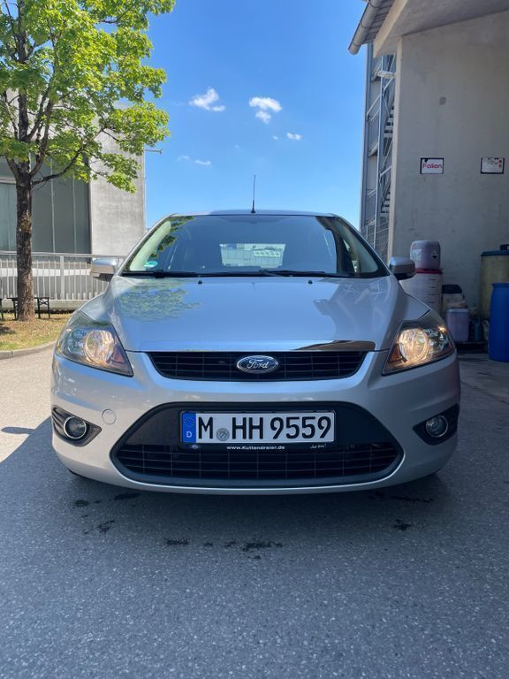 Silber Gebraucht 2009 Ford Focus Sport Limousine | 1.989 € (Superpreis) - Bild 1/4