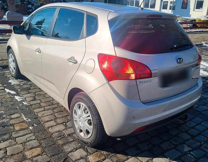 Gebraucht Kia Venga 128 PS (94 kW) 2010 Silber Kleinwagen