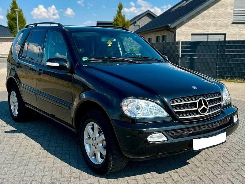 Schwarz Gebraucht 2003 Mercedes ML270 SUV | 4.990 € (Teuer) - Bild 1/4