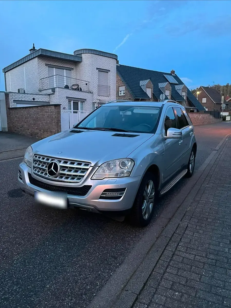 Gebraucht Mercedes ML300 224 PS (164 kW) 2026 Silber SUV