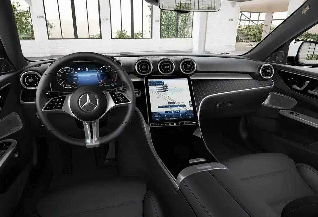 Gebraucht Mercedes C200 Avantgarde 163 PS (119 kW) 2024 Weiß Limousine