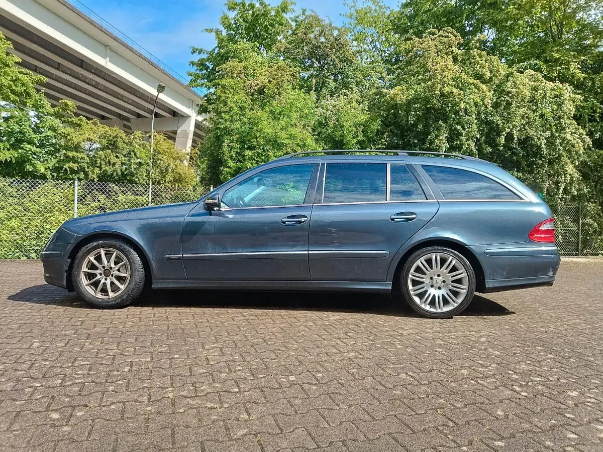Usado Mercedes E220 Avantgarde 170 CV (125 kW) 2007 Negro Familiar