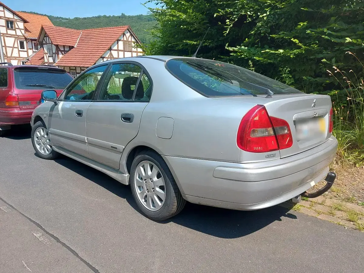 Gebraucht Mitsubishi Carisma 122 PS (89 kW) 2001 Silber Limousine