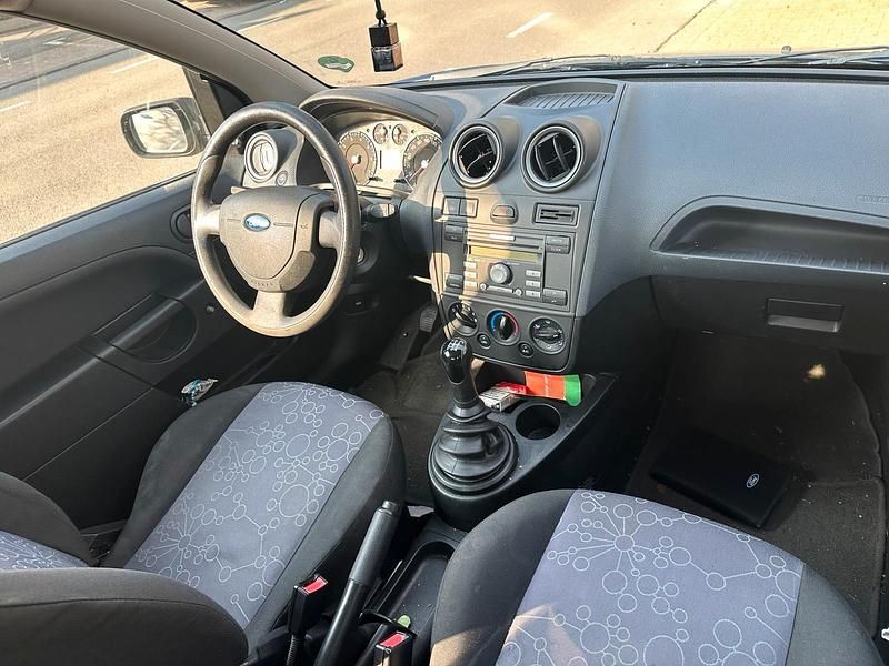 Gebraucht Ford Fiesta 65 PS (47 kW) 2006 Blau Kleinwagen