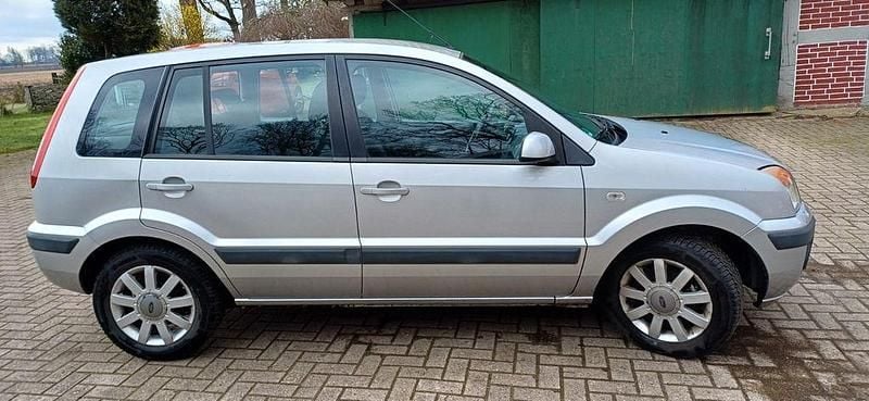 Gebraucht Ford Fusion 80 PS (58 kW) 2009 Silber Kleinwagen