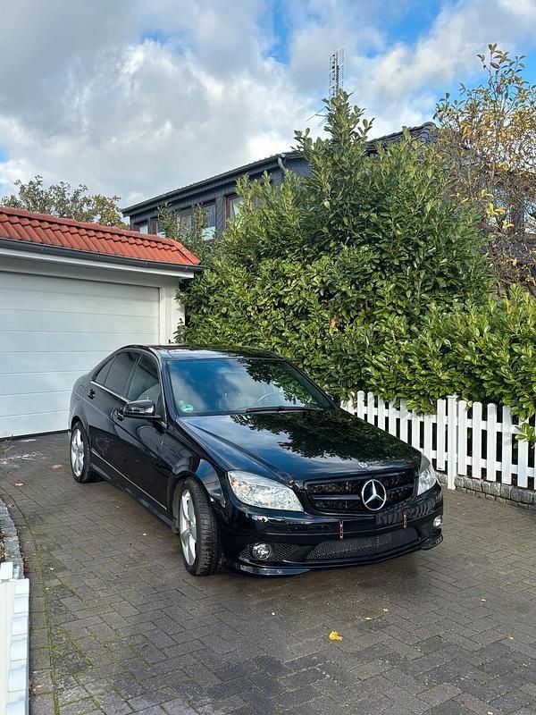 Schwarz Gebraucht 2010 Mercedes C350 AMG Limousine | 11.000 € (Fairer Preis) - Bild 1/4