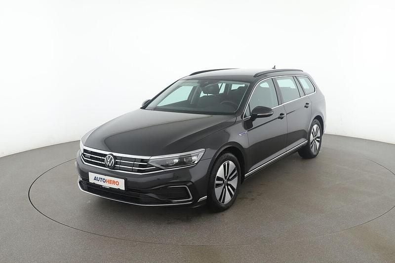 Grau Gebraucht 2022 VW Passat GTE Kombi | 26.010 € (Guter Preis) - Bild 1/3