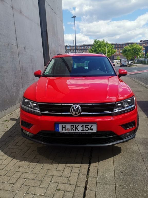 Rot Gebraucht 2019 VW Tiguan Comfortline SUV | 19.499 € (Superpreis) - Bild 1/4