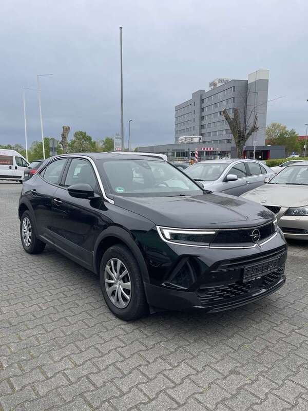Diamant schwarz/karbon schwarz Gebraucht 2022 Opel Mokka Basis SUV | 13.700 € (Superpreis) - Bild 1/4
