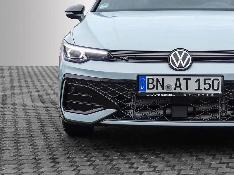 Gebraucht VW Golf VIII R-line 204 PS (150 kW) 2026 Crystal ice blue metallic Kombi