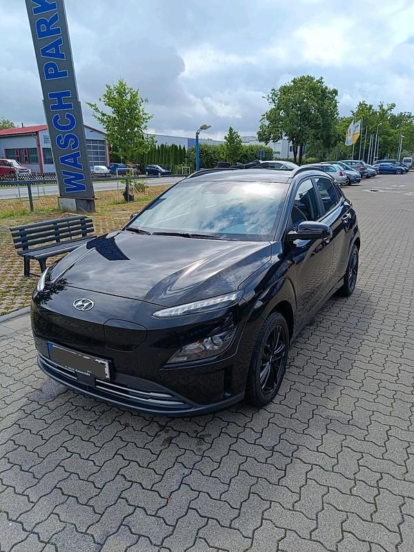 Schwarz Gebraucht 2022 Hyundai Kona Select SUV | 24.000 € (Etwas zu teuer) - Bild 1/4