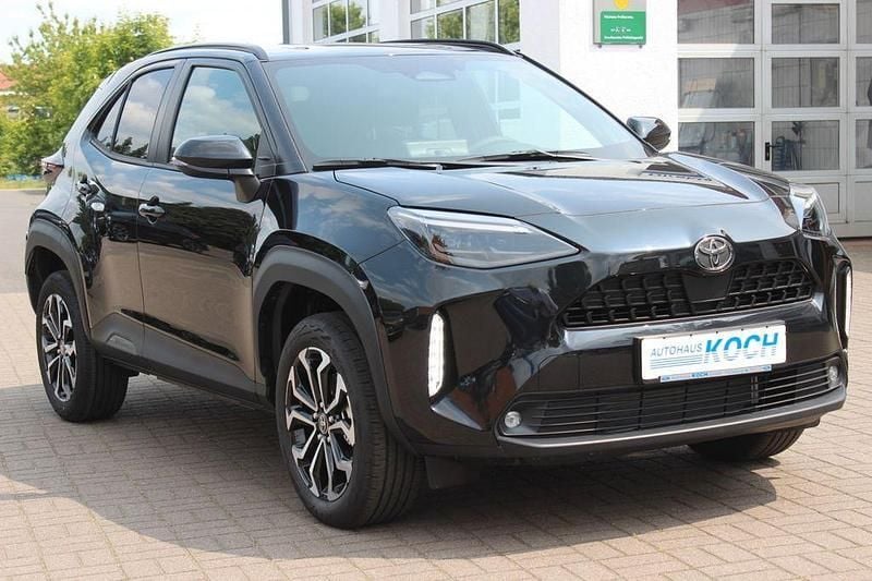 Schwarz Neu 2025 Toyota Yaris Cross Team SUV | 29.600 € (Fairer Preis) - Bild 1/4
