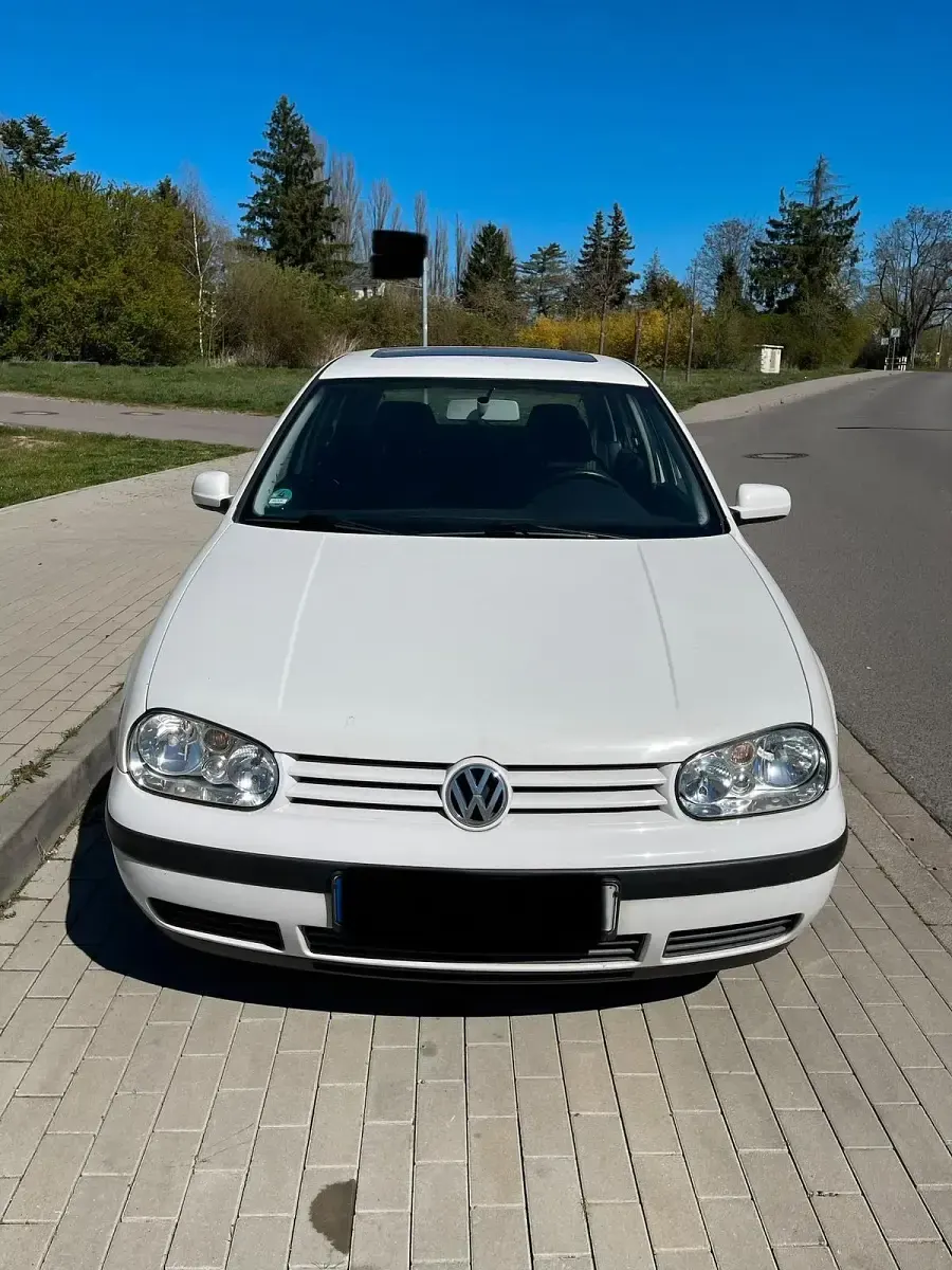 Używany VW Golf IV 75 KM (55 kW) 2000 Biały Sedan/Limuzyna