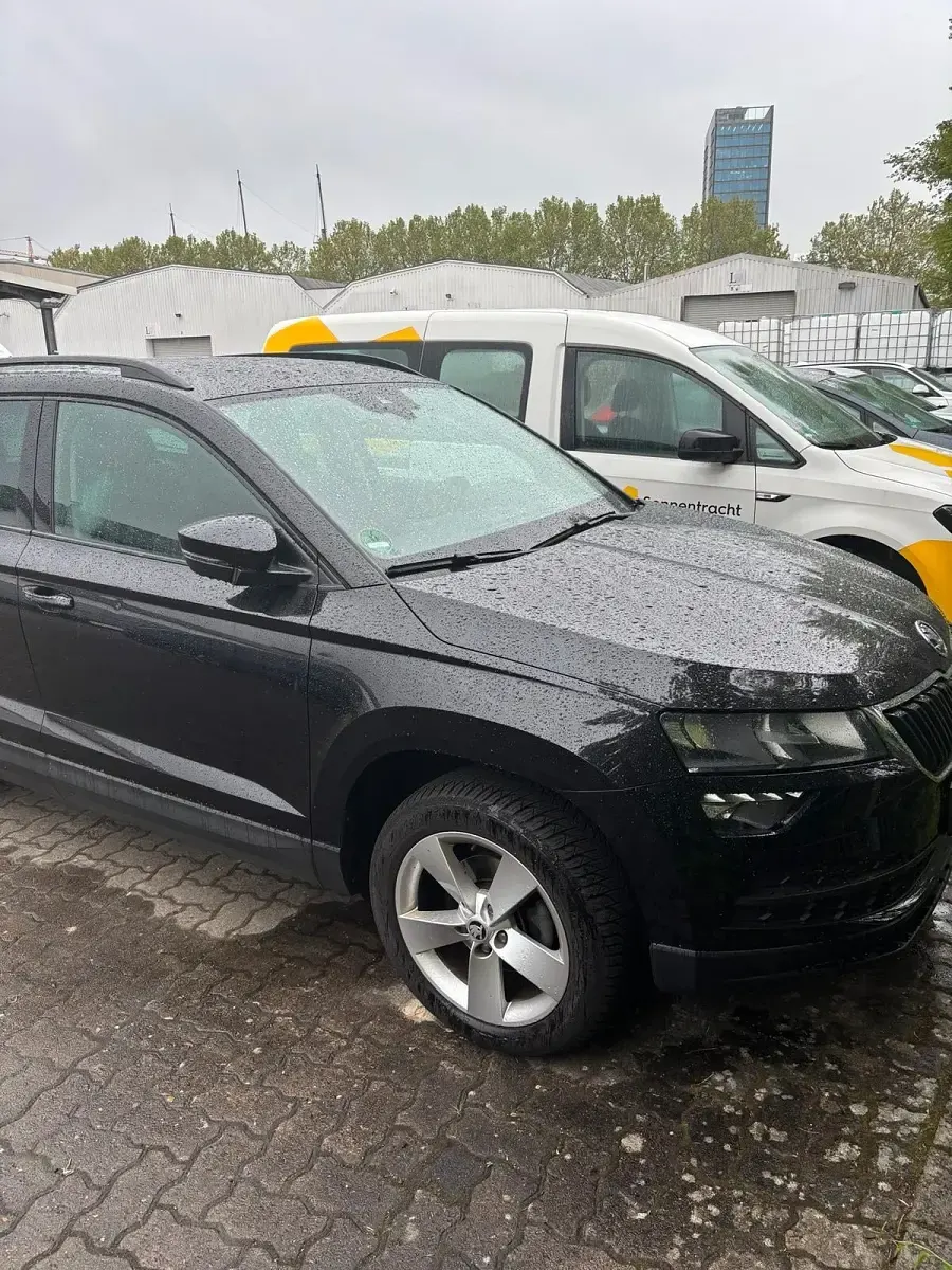 Gebraucht Skoda Karoq 116 PS (85 kW) 2021 Schwarz SUV