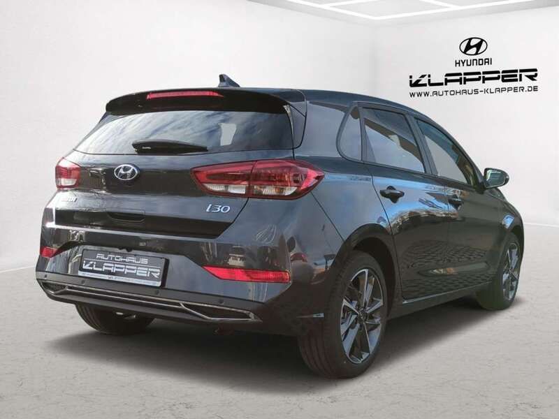 Gebraucht Hyundai i30 GO! 120 PS (88 kW) 2023 Dark knight mineraleffekt Limousine