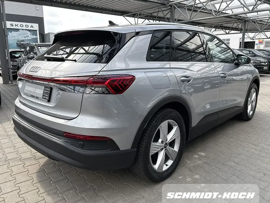 Gebraucht Audi Q4 e-tron Comfort 150 kW (204 PS) 2023 Florettsilber (silber) SUV
