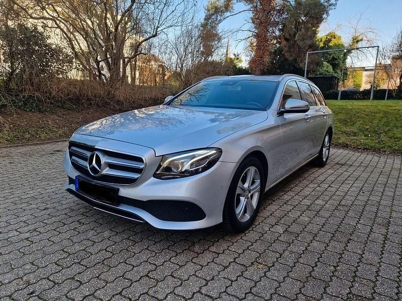 Gebraucht Mercedes E220 Avantgarde 194 PS (142 kW) 2017 Silber Kombi