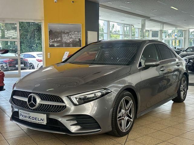 Grau Gebraucht 2023 Mercedes A200 AMG line Limousine | 28.999 € (Guter Preis) - Bild 1/4