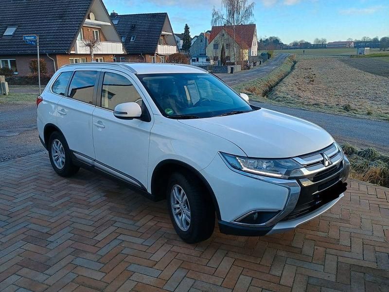 Weiß Gebraucht 2017 Mitsubishi Outlander Plus SUV | 17.500 € (Etwas zu teuer) - Bild 1/4