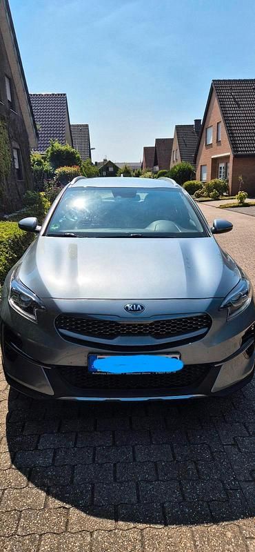 Grau Gebraucht 2020 Kia XCeed SUV | 16.150 € (Guter Preis) - Bild 1/4