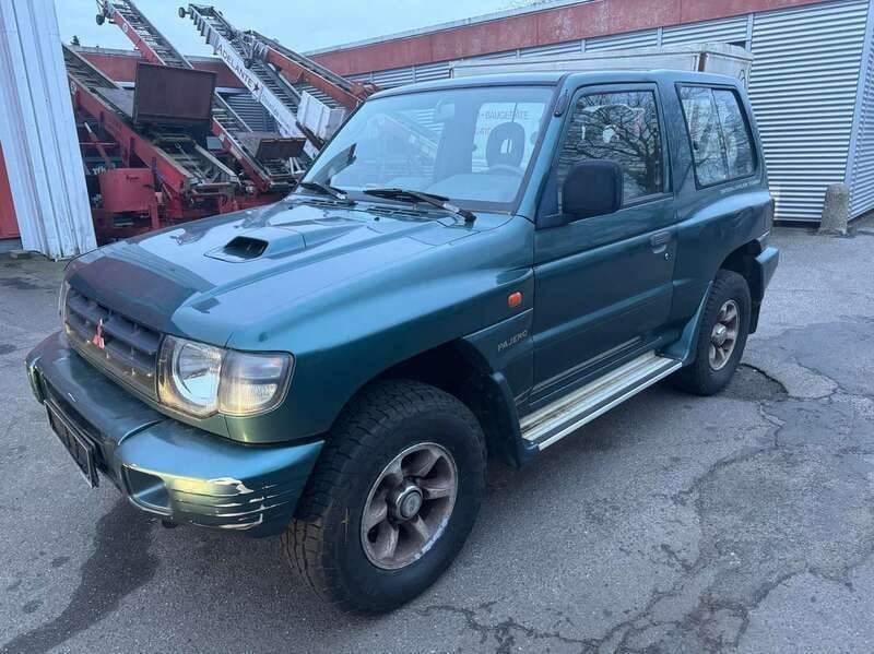 Grün Gebraucht 2004 Mitsubishi Pajero SUV | 4.999 € (Fairer Preis) - Bild 1/4