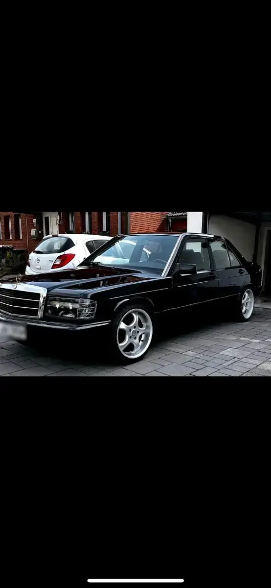 Second-hand Mercedes 190 105 CP (77 kW) 1989 Negru Berlinǎ