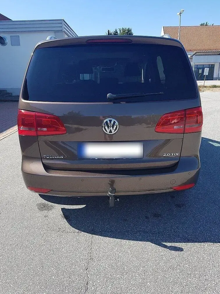 Gebraucht VW Touran Highline 140 PS (102 kW) 2011 Braun Van / Kleinbus