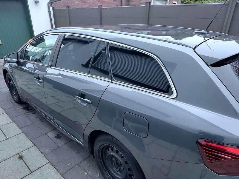 Gebraucht Toyota Avensis Multidrive S 147 PS (108 kW) 2018 Grau Kombi