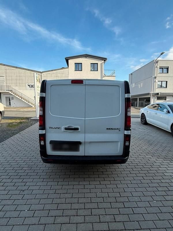 Gebraucht Renault Trafic 95 PS (69 kW) 2017 Weiß Van / Kleinbus