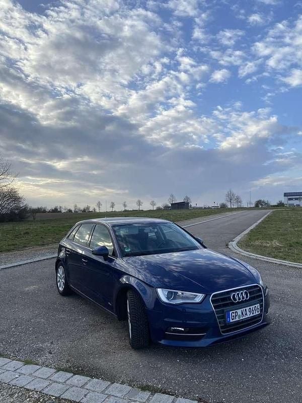 Second-hand Audi A3 Ambiente 125 CP (91 kW) 2015 Albastru Berlinǎ