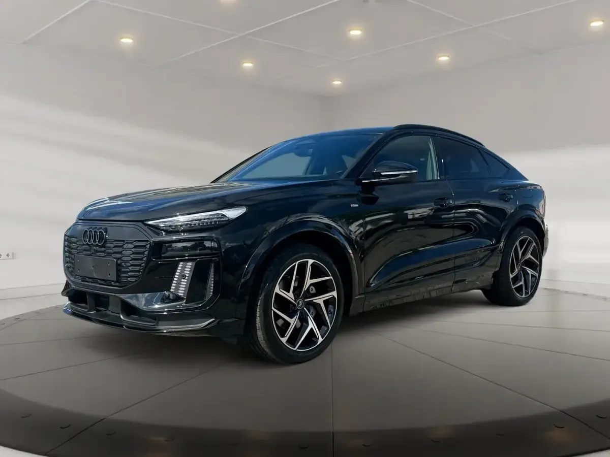 Second-hand Audi Q6 Sportback e-tron S-Line 225 kW (306 CP) 2025 SUV