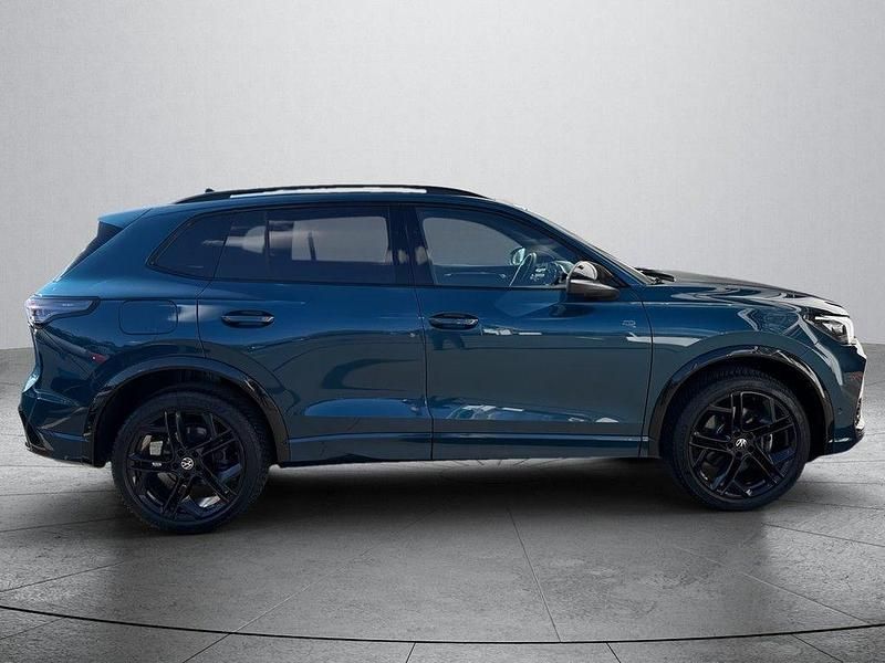 Gebraucht VW Tiguan R-line 193 PS (141 kW) 2024 Blau SUV