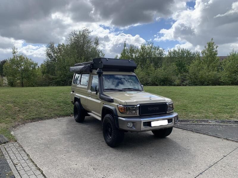 Beige Gebraucht 2020 Toyota Land Cruiser SUV | 78.000 € - Bild 1/4