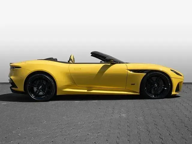 Gebraucht Aston Martin DBS 725 PS (533 kW) 2022 Gelb Cabrio