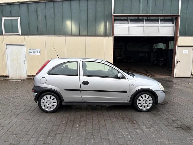 Gebraucht Opel Corsa 75 PS (55 kW) 2001 Silber Kleinwagen