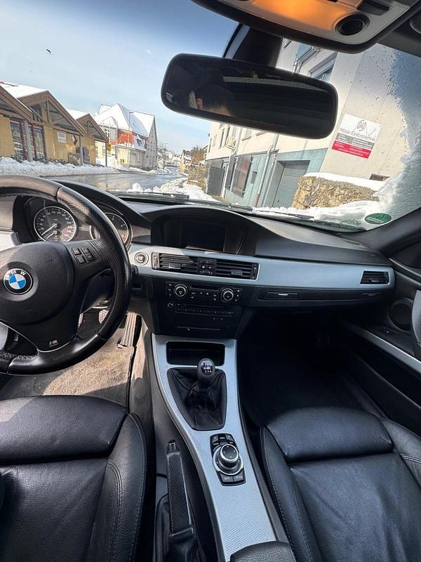 Gebraucht BMW 330 245 PS (180 kW) 2011 Schwarz Kombi